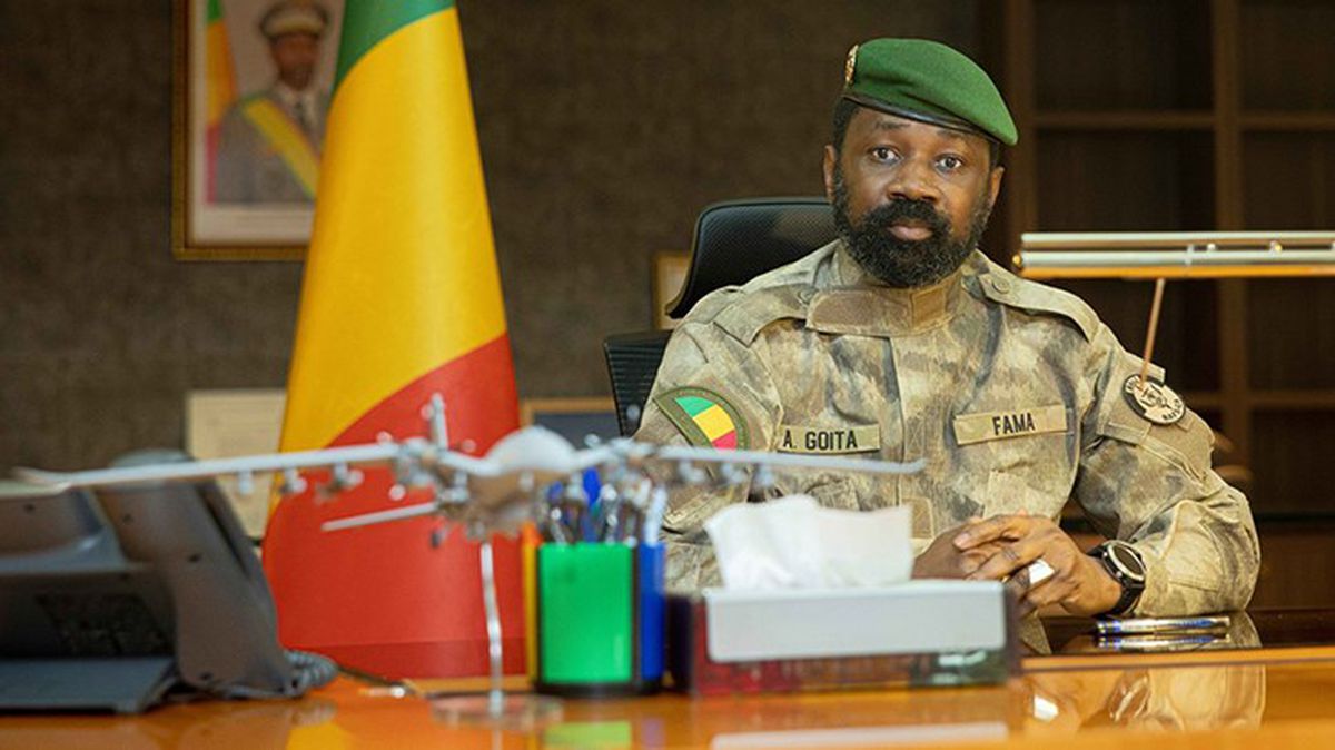 Fransız askerlerini ülkesinden kovan Mali, yeni anayasasına kavuştu! Masadaki Bayraktar mesajı dikkat çekti