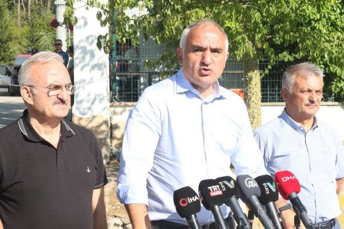 Kemer'deki Orman Yangını 120 Hektarı Etkiledi