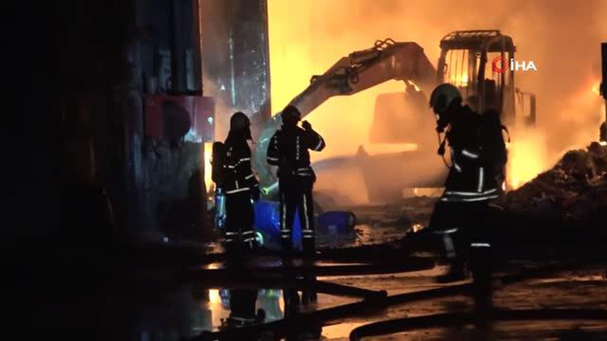 Kimyasal atık yangını yaklaşık 3 saatte kontrol altına alındı