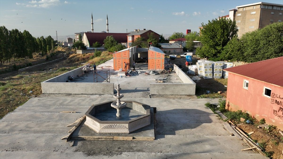 Muş Valisi İlker Gündüzöz'ün Girişimleriyle Yaptırılan Cemiyet Sokak Çarşısı Hizmete Girecek
