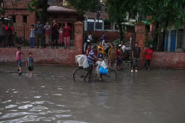 Nepal'in Başkenti Katmandu Şiddetli Yağışlara Teslim Oldu Nepal'in Başkenti Katmandu Şiddetli Yağışlara Teslim Oldu