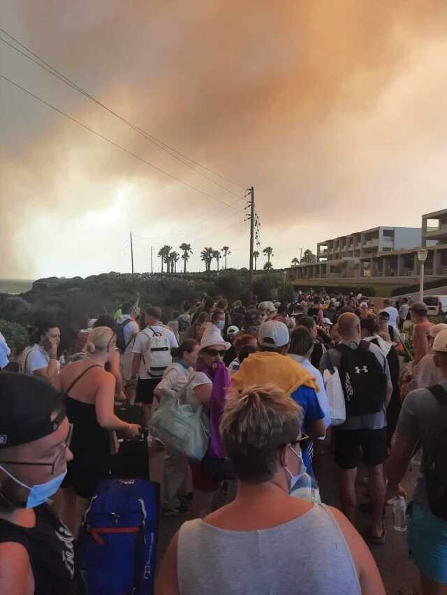 Rodos'taki orman yangında 8. gün! Ada adeta ikiye bölünmüş durumda, tahliyeler sürüyor