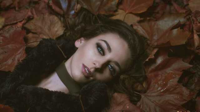 28 yaşındaki model Caragh Eaton, tartıştığı sevgilisinin arabasından düşerek öldü