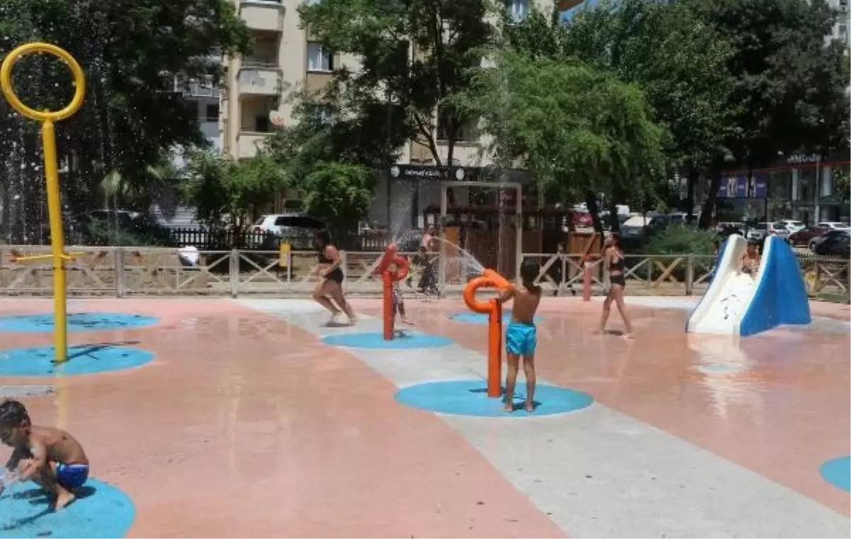 Adana'da Çocuklar Sıcaktan Bunalınca Su Parkına Akın Etti