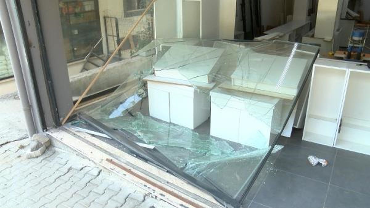 Başakşehir'de ehliyetsiz sürücü 4 kişiye çarptı