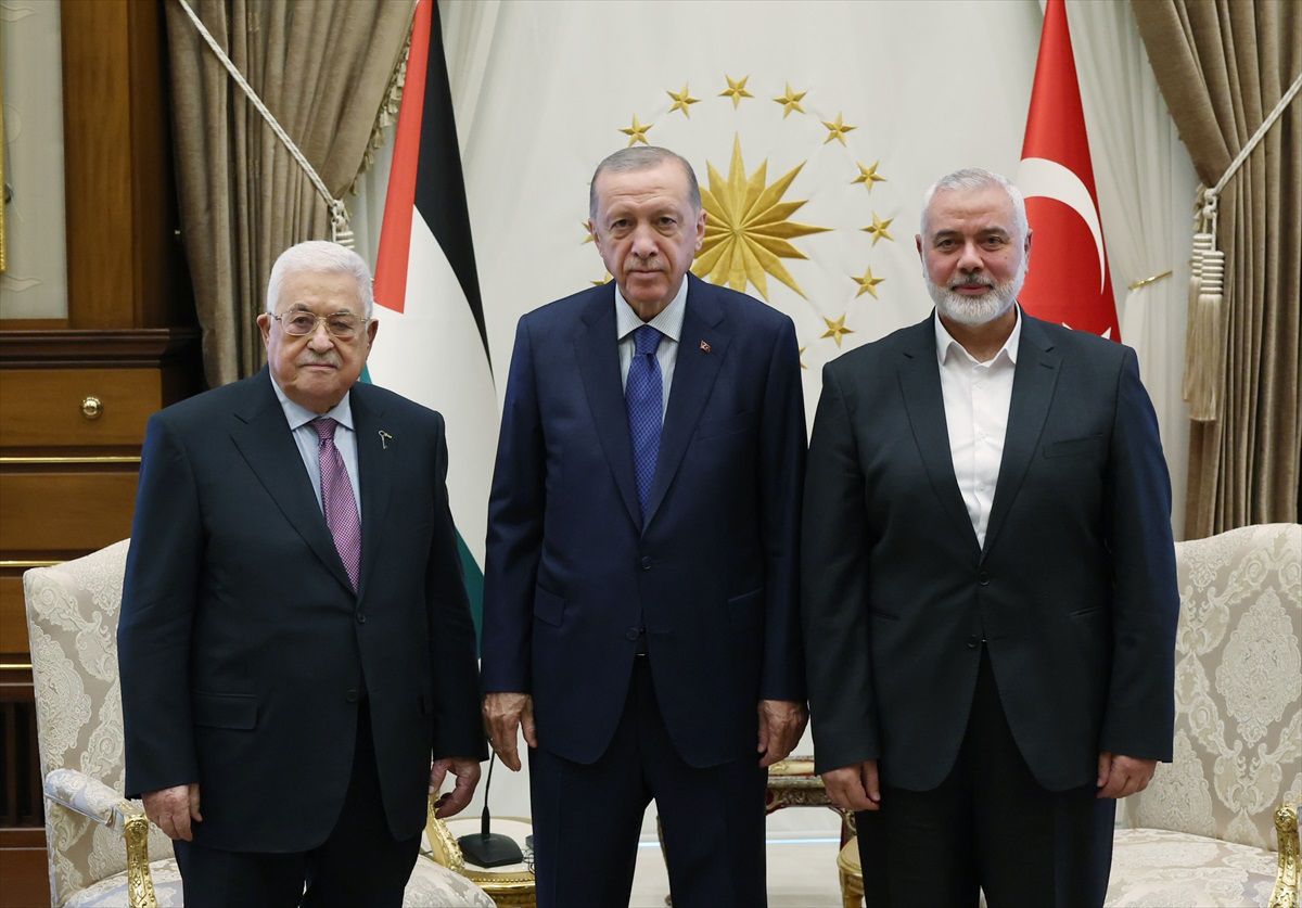 Cumhurbaşkanı Erdoğan, Filistin Devlet Başkanı Abbas ve Hamas Siyasi Büro Başkanı Haniye ile Cumhurbaşkanlığı Külliyesi'nde bir araya geldi.