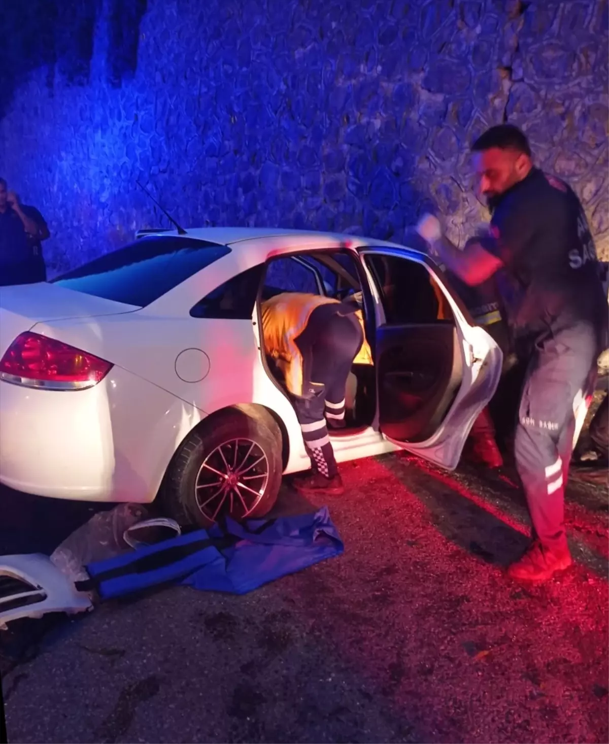Düzce'de Otomobil Çarpışması: 6 Kişi Yaralandı