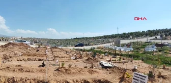 Malatya'da Eşi Tarafından Bıçaklanarak Öldürülen Büşra Alper'in Cenazesi Toprağa Verildi
