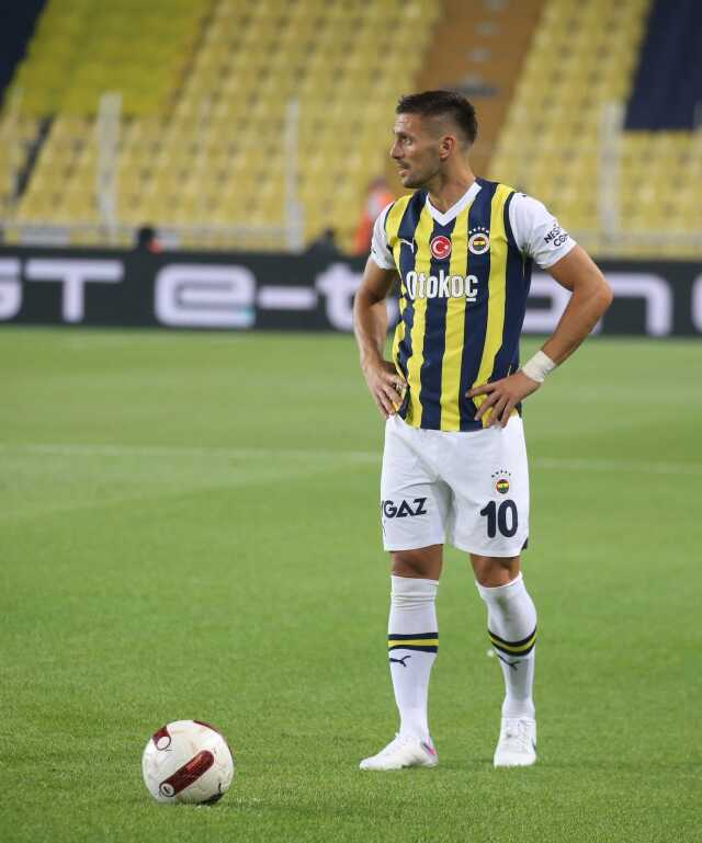 Herkes aynı yorumu yapıyor! Fener'in yeni yıldızı sosyal medyayı yıktı Herkes aynı yorumu yapıyor! Fener'in yeni yıldızı sosyal medyayı yıktı