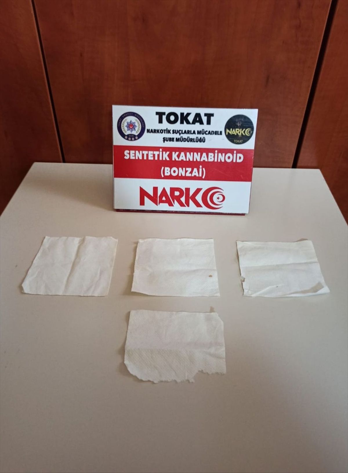 Tokat'ta kağıt mendile emdirilmiş uyuşturucuyla yakalanan şüpheli tutuklandı