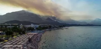 Kemer'deki Orman Yangınında Gökyüzü Dumanla Kaplandı