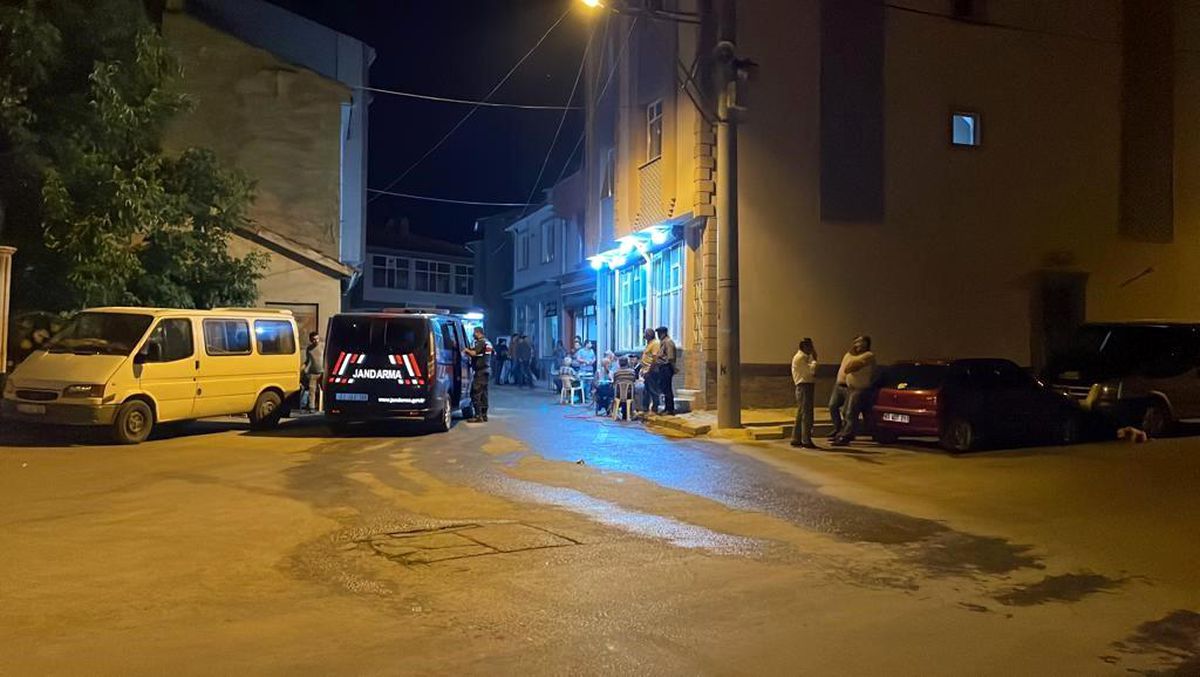 Afyonkarahisar'da alacak verecek meselesinden çıkan silahlı kavgada 2 kişi yaralandı