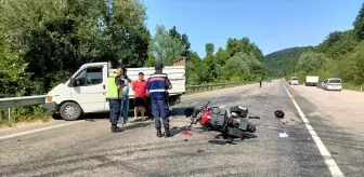 Sinop'ta kamyonetle çarpışan motosiklet sürücüsü yaralandı