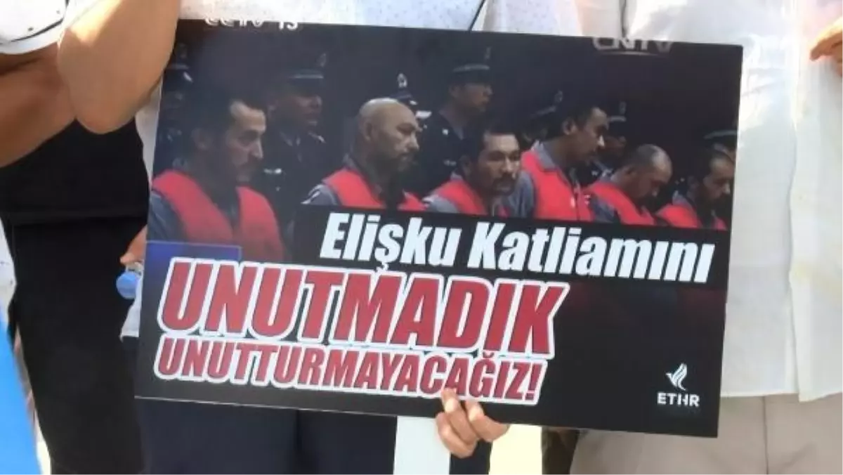 Uygur Türkleri Elişku katliamını protesto etti