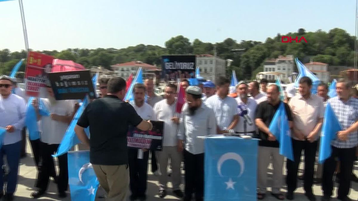 Uygur Türkleri Çin Konsolosluğu Önünde Elişku Katliamını Protesto Etti