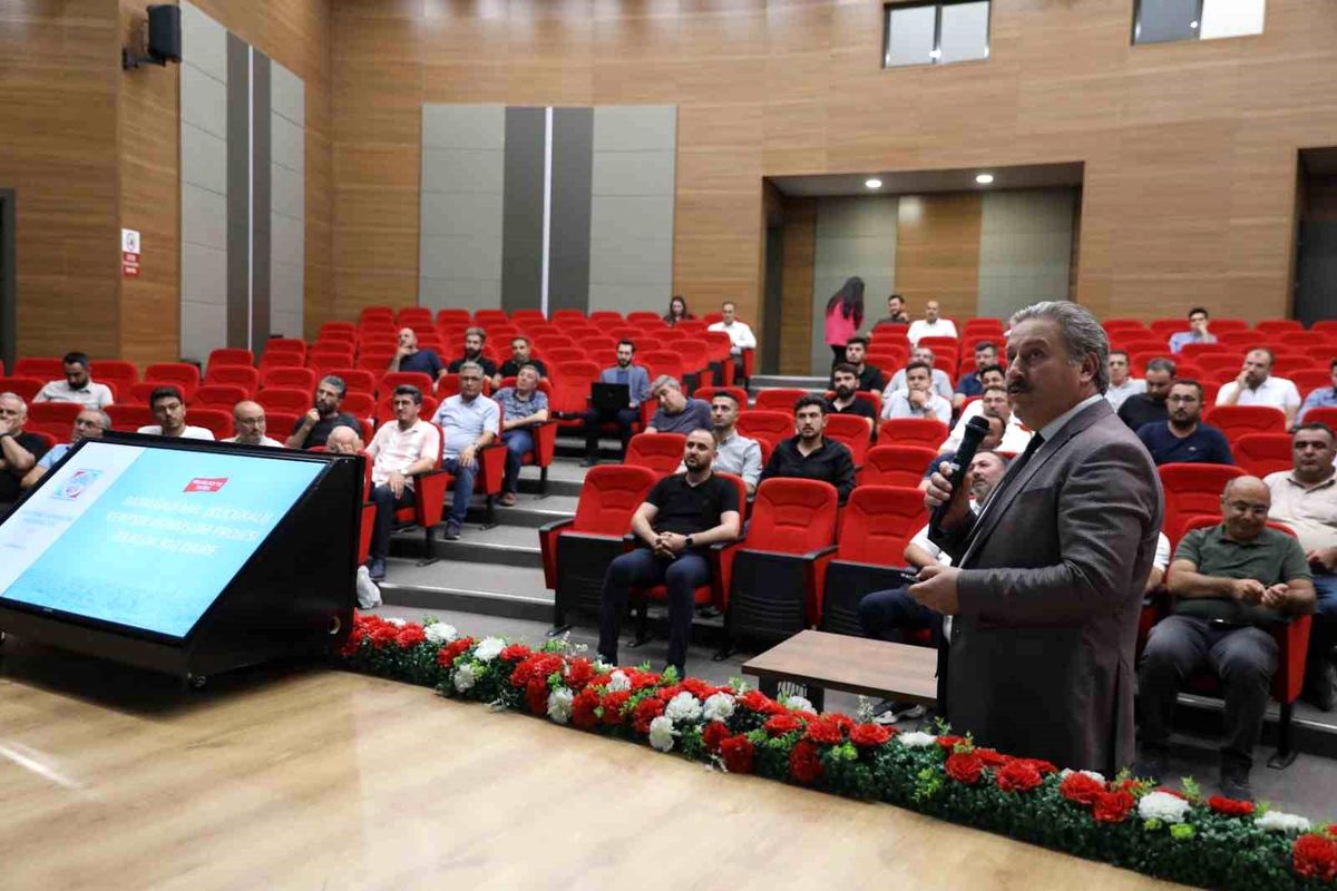 Melikgazi Belediye Başkanı Müteahhitlere Kentsel Dönüşüm Çalışmalarını Anlattı