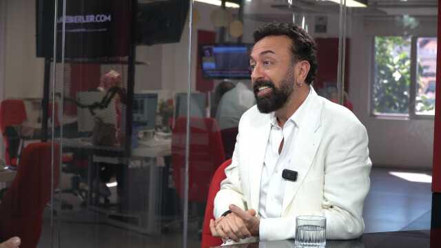 Burçin Bildik, Sağ Salim'in kadrosundan neden çıkarıldığını anlattı: Yönetmen bir kelimeme takıldı Burçin Bildik, Sağ Salim'in kadrosundan neden çıkarıldığını anlattı: Yönetmen bir kelimeme takıldı