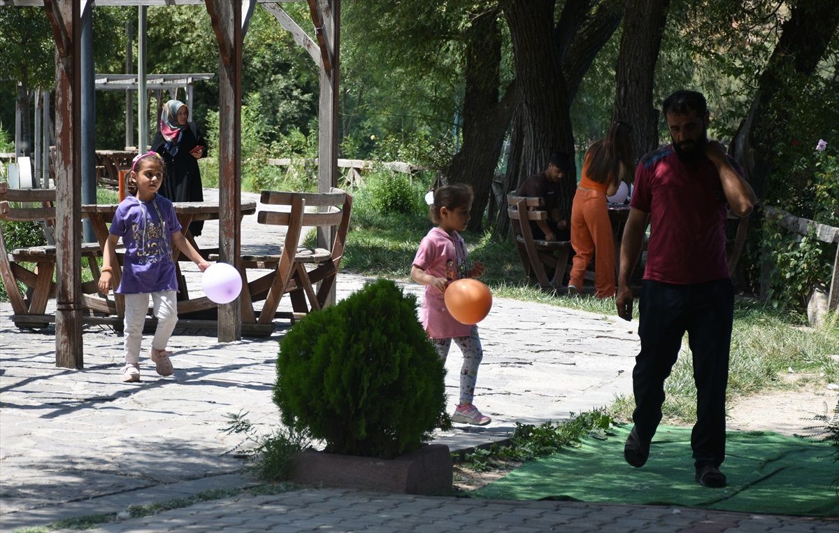 Depremin etkilediği illerde sıcak hava etkisi devam ediyor