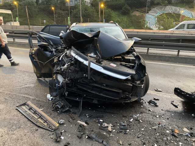 Haliç Köprüsü'nde trafik kazası: Sürücü kaçtı, kız arkadaşını ağır yaralı bıraktı