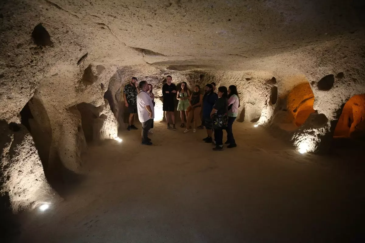 Kapadokya'da Turistler Serinlemek İçin Yer Altı Şehirlerini Tercih Ediyor