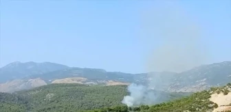Kaş'ta Ormanlık Alanda Çıkan Yangına Müdahale Ediliyor