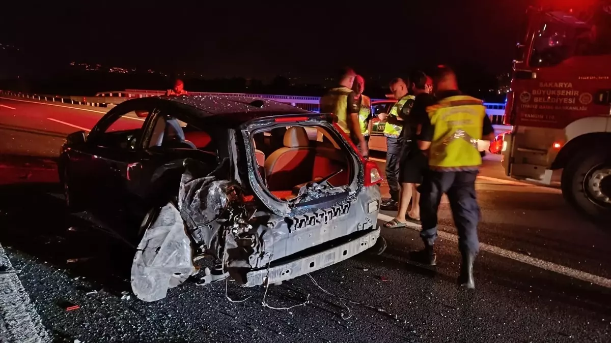 Kuzey Marmara Otoyolu'nda Tır ve Otomobil Çarpıştı, 1 Yaralı