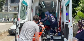 Düzce'de Kavşakta Minibüsün Çarptığı Otomobilde 4 Kişi Yaralandı