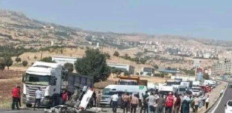 Şırnak'ta TIR ile kamyonet çarpışması: 1 ölü, 2 yaralı
