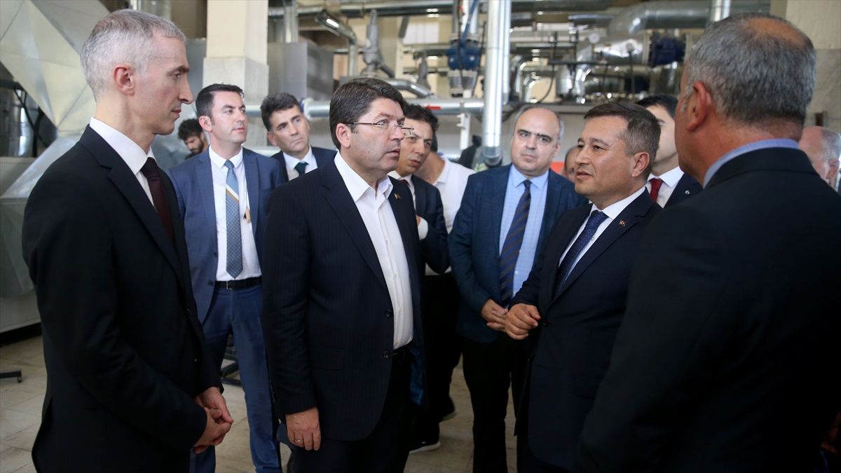 Adalet Bakanı Yılmaz Tunç, Kahramanmaraş'taki Türkoğlu Cezaevi'nde incelemelerde bulundu