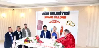 Ağrı İl Emniyet Müdürü Hasan Aydın, Başkomiser damat ve gelin çiftine şahitlik yaptı