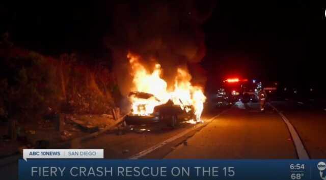 Güney Kaliforniya'da Sürücü, Alevler İçindeki Araçtan Adamı Saniyeler Önce Kurtardı Güney Kaliforniya'da Sürücü, Alevler İçindeki Araçtan Adamı Saniyeler Önce Kurtardı