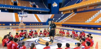 Mersin Büyükşehir Belediyesi Basketbol Kursları Yaz Döneminde de Devam Ediyor