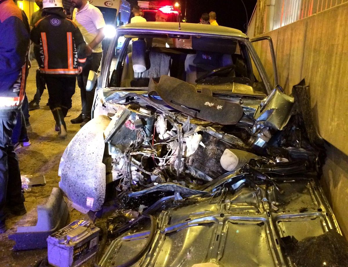 Malatya'da minibüs ile otomobilin karıştığı kazada 2 kişi yaralandı