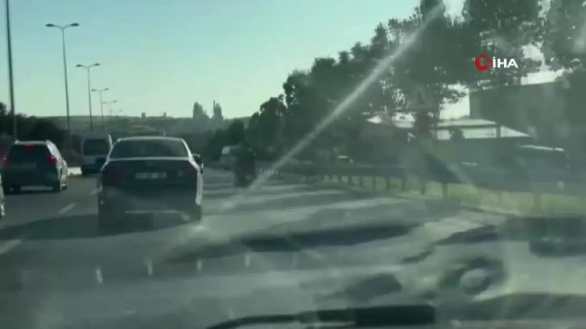 Motosiklet ile tehlikeli yolculuk kamerada