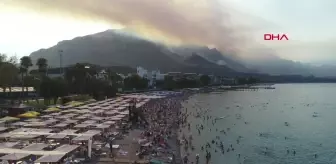 Kemer'deki Orman Yangınından Haberdar Olan Tatilcilerin Yakınlarına Dron ve Kamera Görüntüleri İle Güven Veriliyor