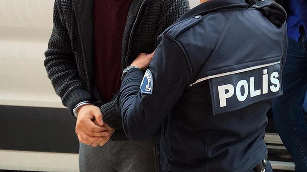 Deprem yardımlarını evine götürdüğü iddiasıyla tutuklanan emniyet müdürü kendini böyle savundu: Kaybolmasın diye yaptım