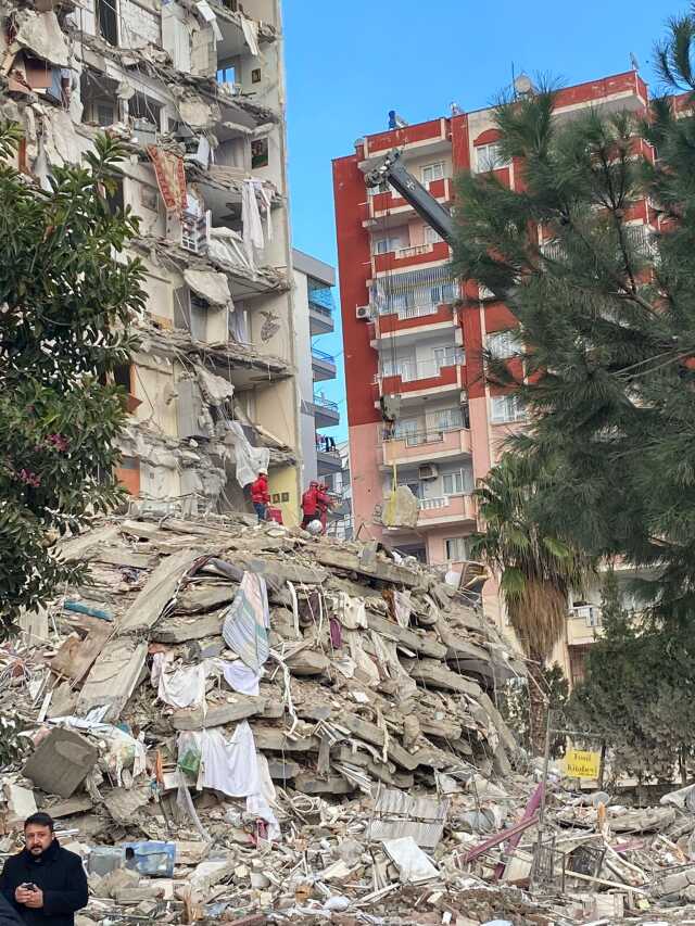 12 kişiye mezar olmuştu! Deprem bölgesi için emsal teşkil eden Mete Apartmanı davasında ilk celsede tahliye kararı 12 kişiye mezar olmuştu! Deprem bölgesi için emsal teşkil eden Mete Apartmanı davasında ilk celsede tahliye kararı