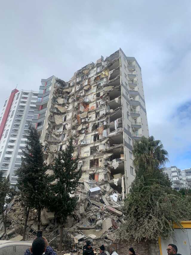 12 kişiye mezar olmuştu! Deprem bölgesi için emsal teşkil eden Mete Apartmanı davasında ilk celsede tahliye kararı 12 kişiye mezar olmuştu! Deprem bölgesi için emsal teşkil eden Mete Apartmanı davasında ilk celsede tahliye kararı
