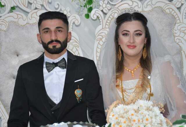 3 gün süren aşiret düğünü! 1 ton et tüketildi, altın gram ile değil kiloyla takıldı 3 gün süren aşiret düğünü! 1 ton et tüketildi, altın gram ile değil kiloyla takıldı