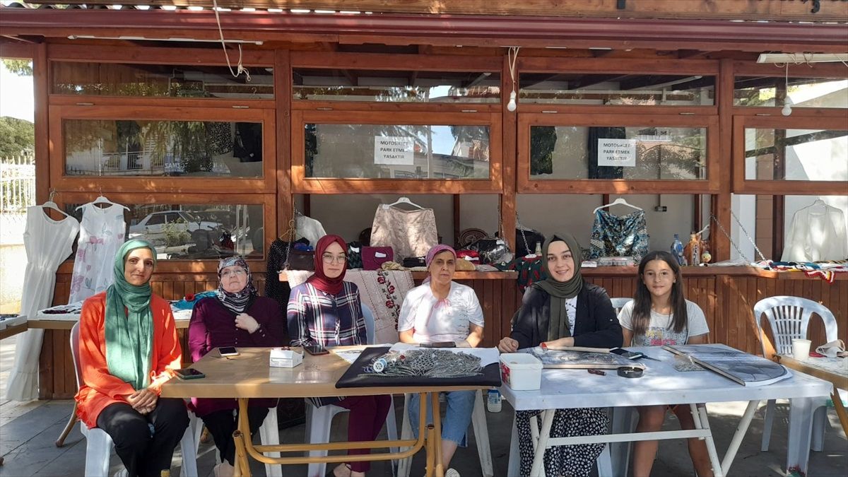 Elmalı Halk Eğitim Merkezinde Kursiyerler El Sanatlarıyla Aile Ekonomisine Katkı Sağlıyor