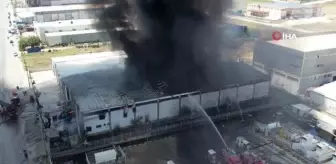 Geri dönüşüm deposundaki yangına 4 saatte kontrol altına alındı