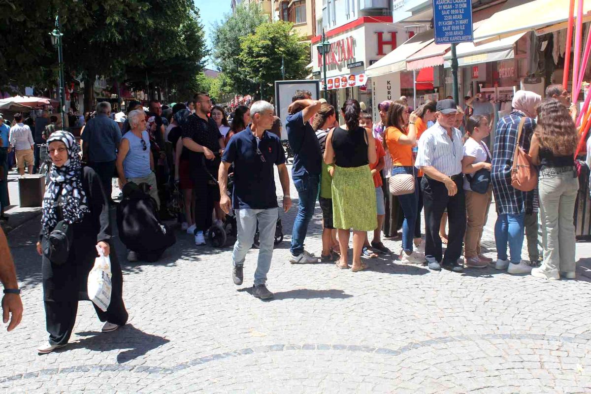Eskişehir'de Ev Eşyası Mağazasının Hediye Çekilişi Yoğun İlgi Gördü