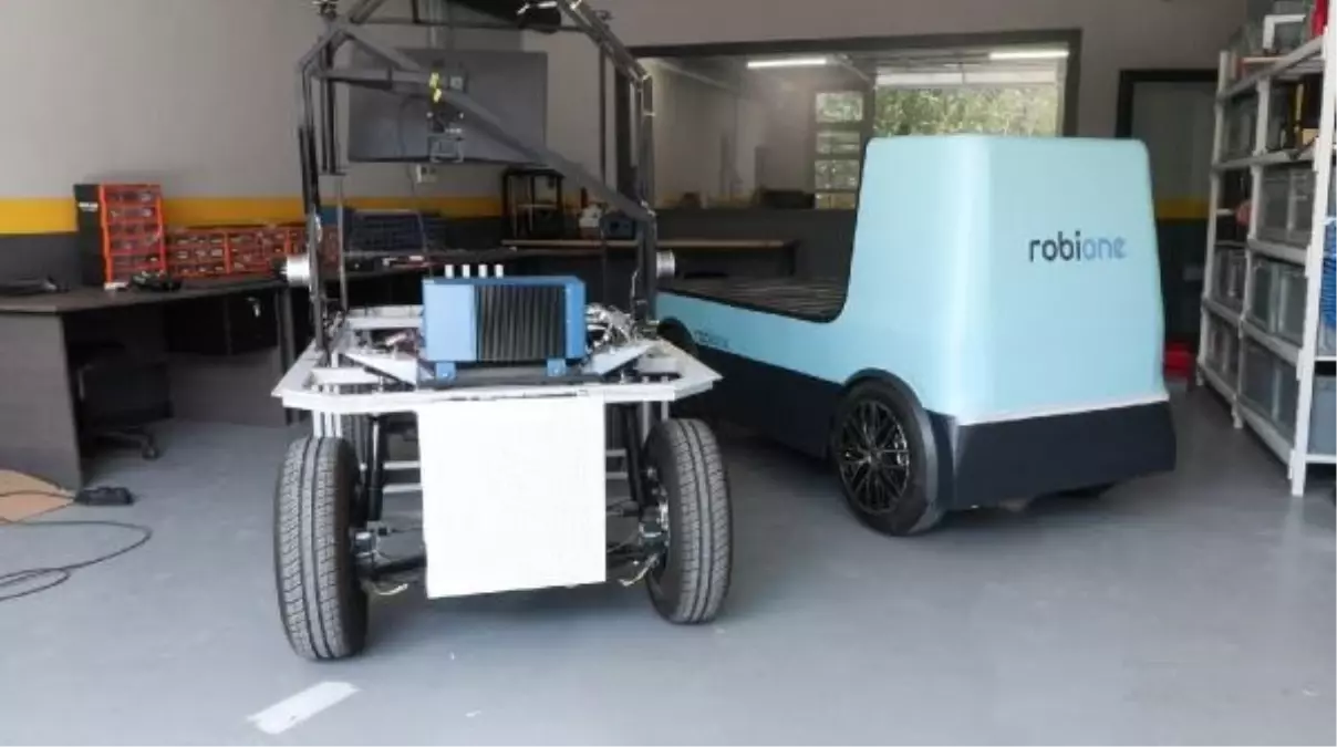 'Şehir içi araç trafiğinde kullanılabilecek Türk robotlar ürettik'