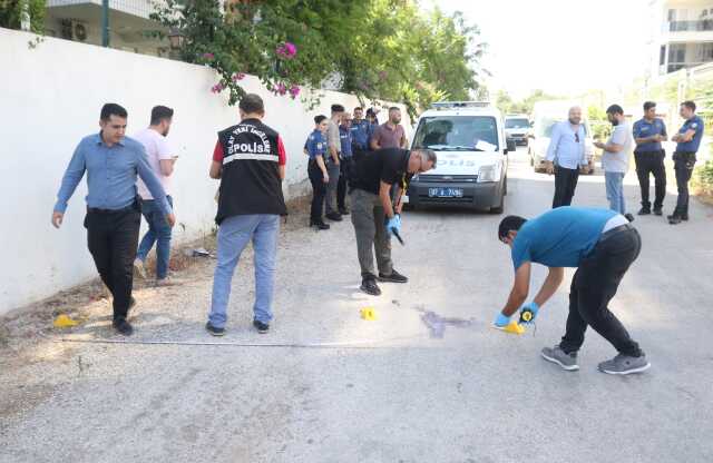 Antalya'da Kız Arkadaşını Öldüren Genç Kendini Vurdu