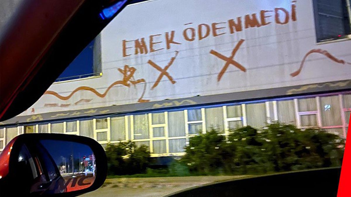 Hak ettiği parayı alamayan boya ustası, düğün salonunun duvarına 'Emek ödenmedi' yazdı