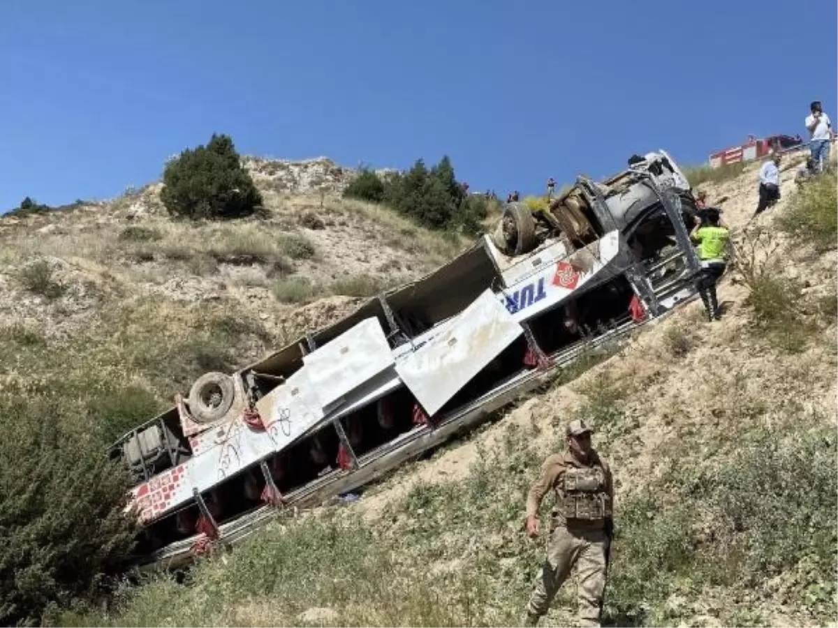 Kars'ta yolcu otobüsü viyadükten uçtu: 5 ölü, 22 yaralı (3)