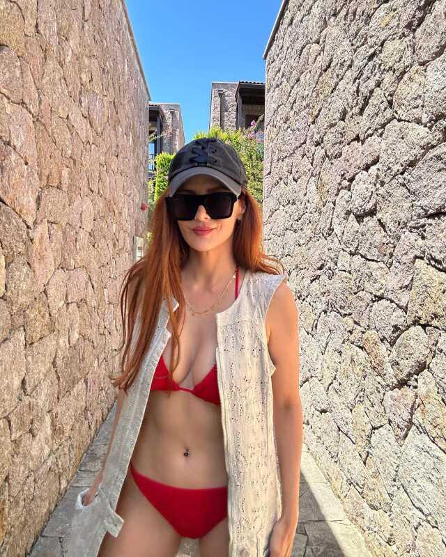 Mine Tugay, kırmızı bikinili yaz paylaşımıyla takipçilerini mest etti: Sen hiç mi yaşlanmıyorsun? Mine Tugay, kırmızı bikinili yaz paylaşımıyla takipçilerini mest etti: Sen hiç mi yaşlanmıyorsun?
