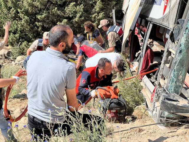 Son Dakika! Kars'ta yolcu otobüsü viyadükten düştü! Çok sayıda ölü ve yaralı var