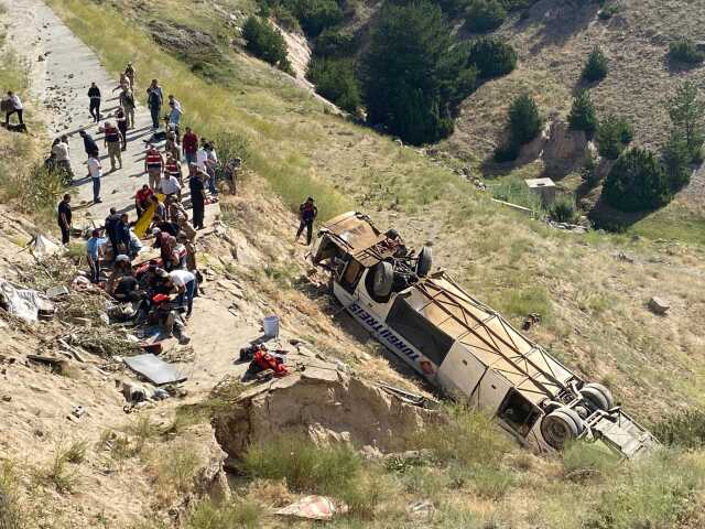 Son Dakika! Kars'ta yolcu otobüsü viyadükten düştü! Çok sayıda ölü ve yaralı var