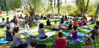 Tepebaşı Belediyesi tarafından 'Yoga ve Sağlıklı Beslenme Kampı' düzenlendi